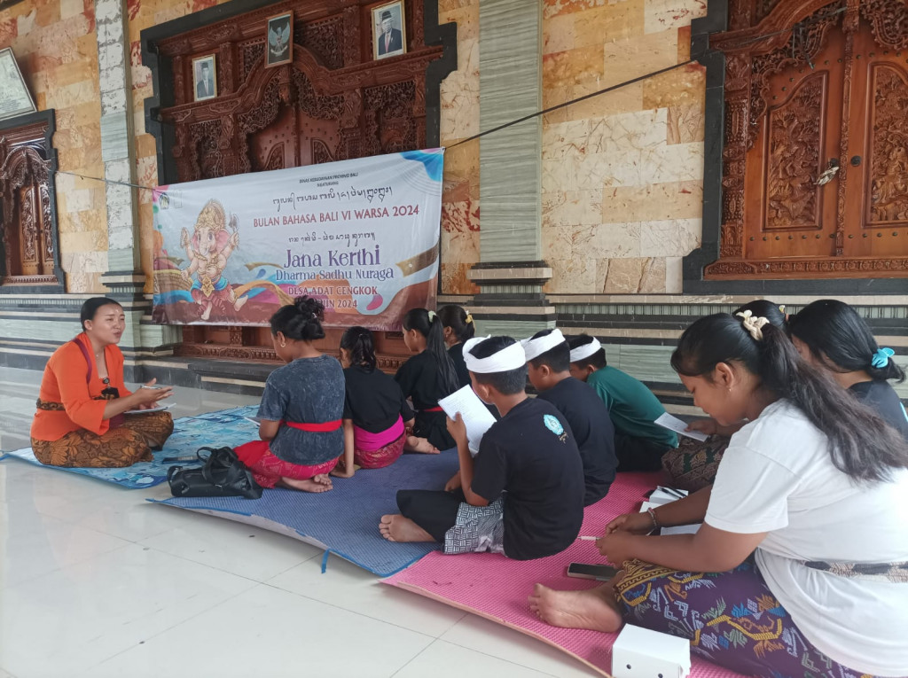 Kegiatan Pembinaan Nyurat Sastra Bali
